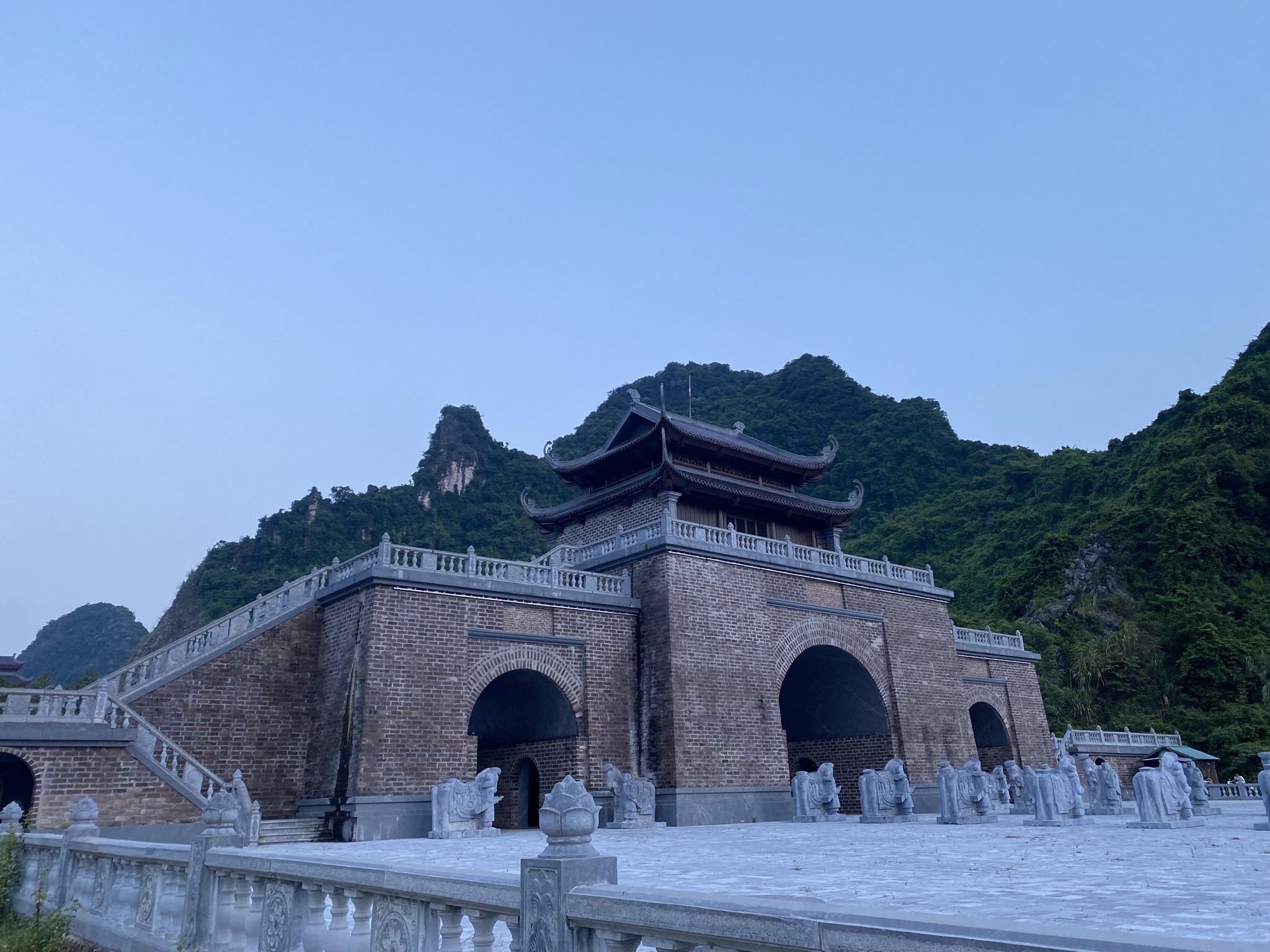 Delicious Ninh Binh specialties and local delicacies for lunch